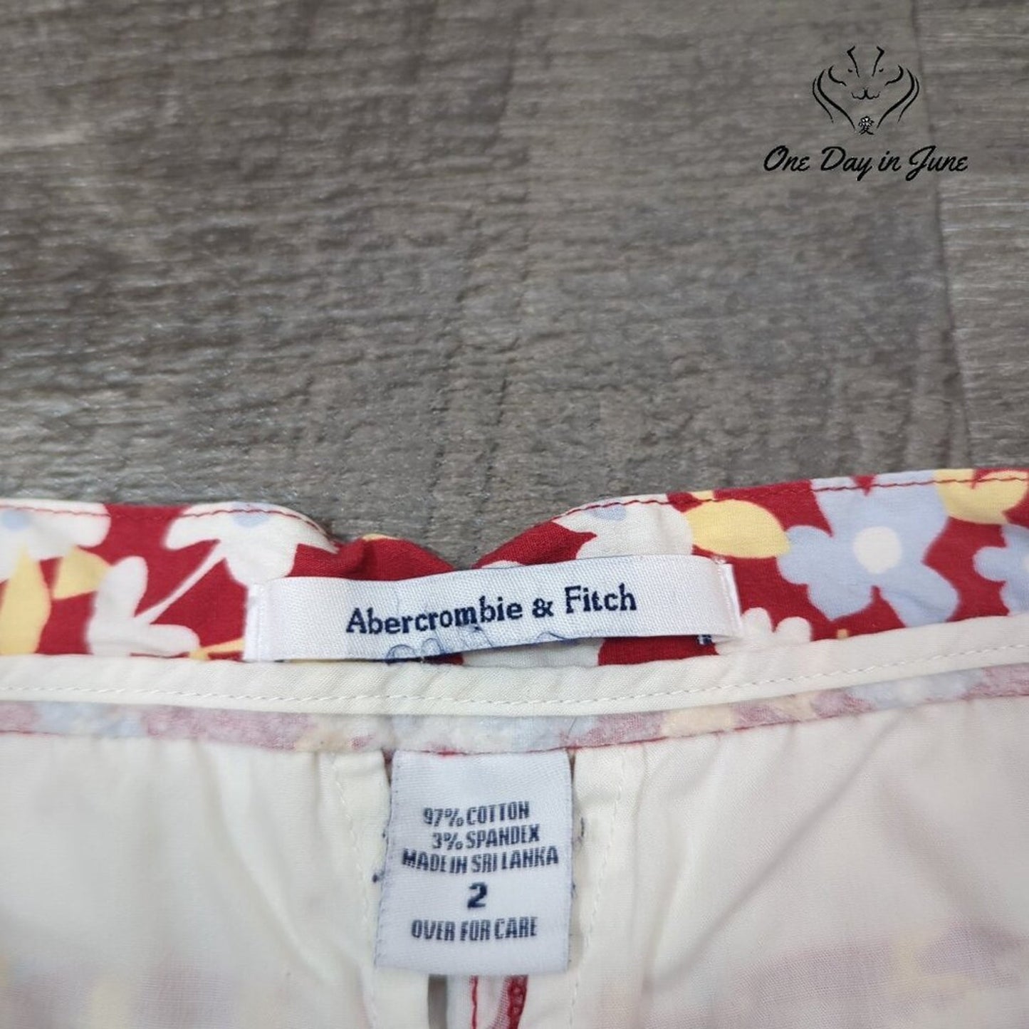 Abercrombie & Fitch Floral Cropped Pants Size 2