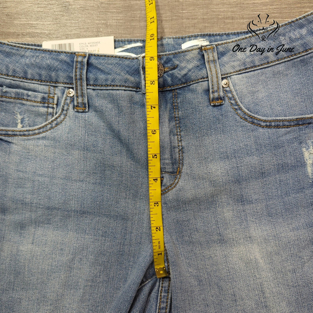 Seven7 Weekend Denim Shorts 5 Inch Inseam Light Wash Frayed Hem NWT Size 4