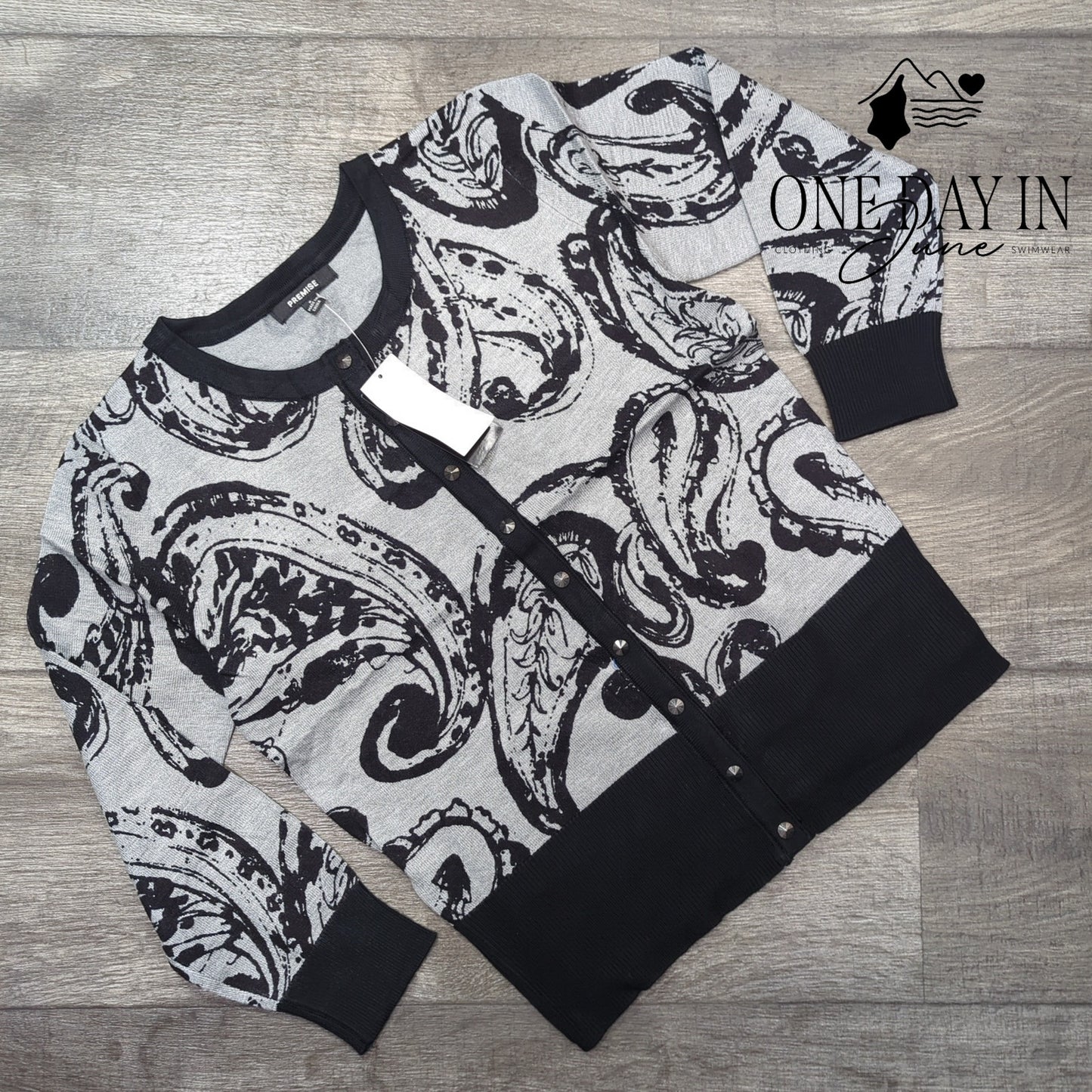 Premise Studio Snap Front Swetaer Size S