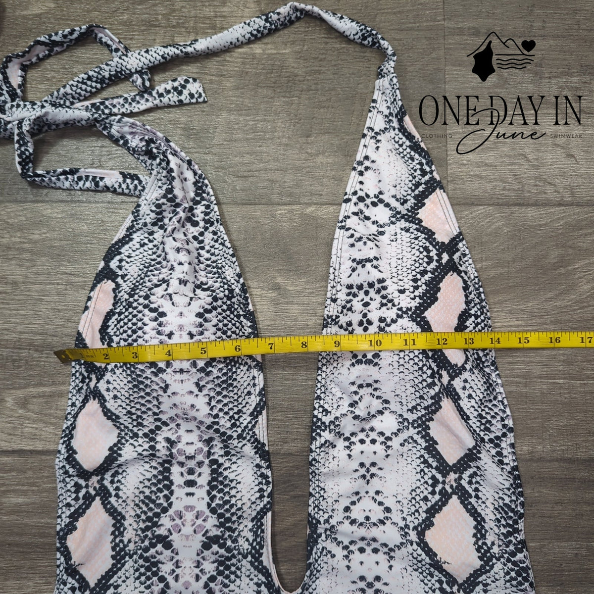 SweatyRocks Snakeskin Deep V Neck Wrap Tie One Piece Swimsuit NWT Size XL