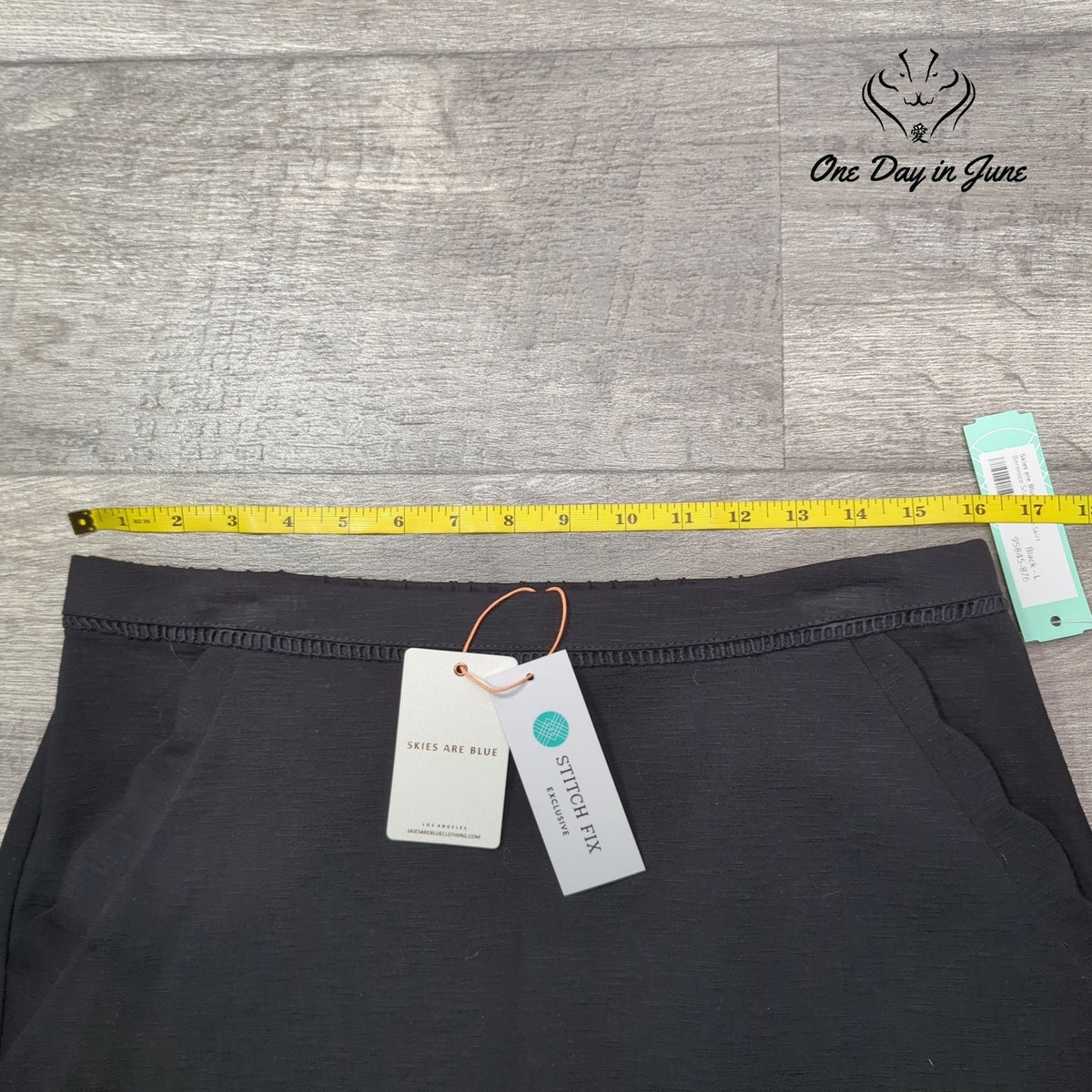 Skies Are Blue Berenice Scallop Hem Pencil Skirt Black NWT Size L