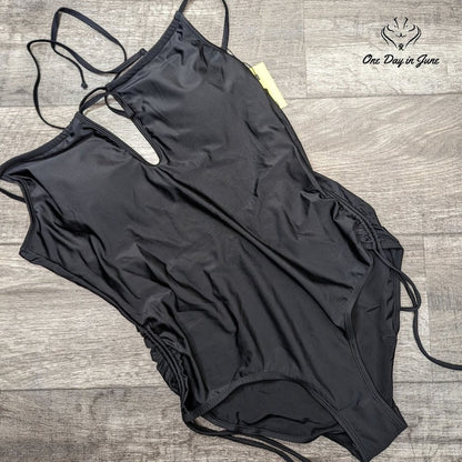 Qinniq V Neck Ruched One Piece Swimsuit Size L