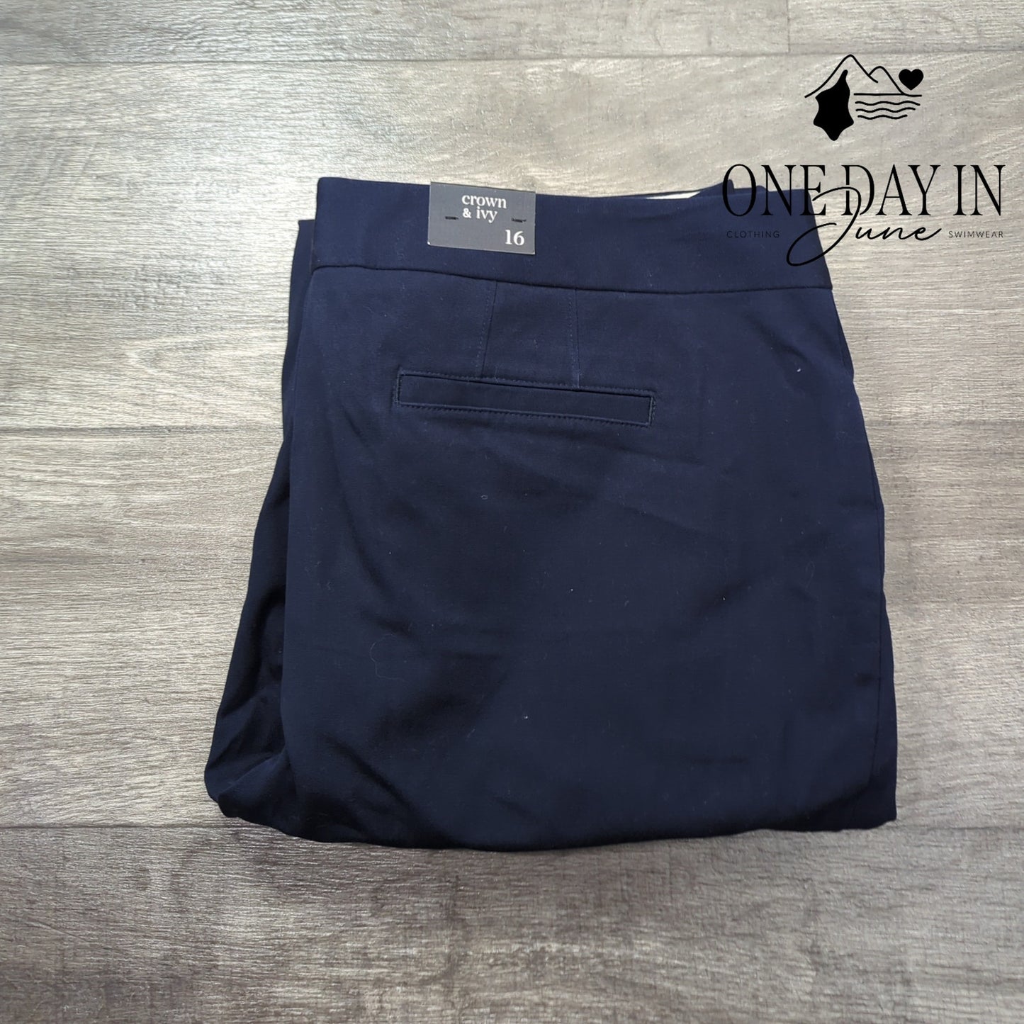 Crown & Ivy Cropped Dress Pants Size 16
