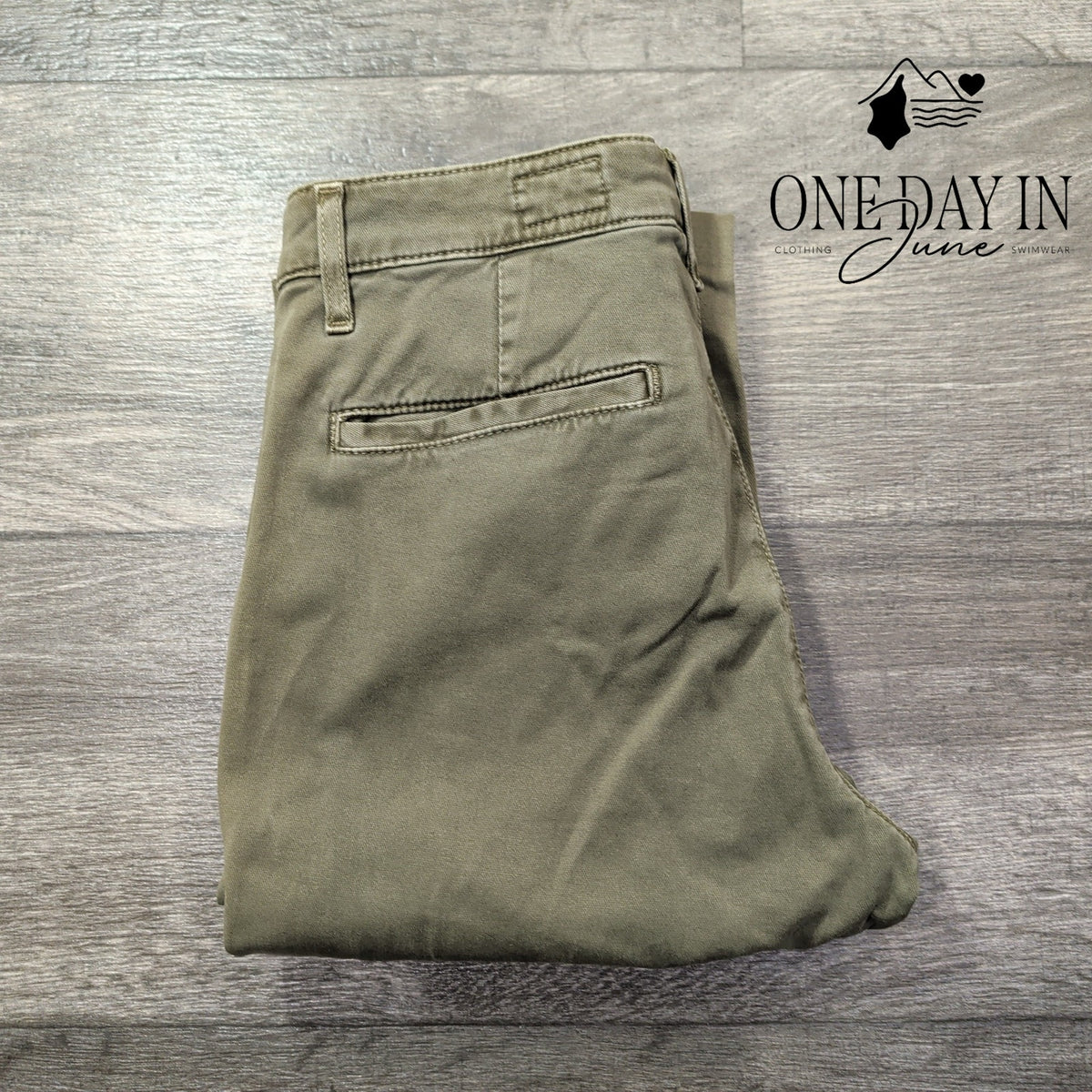 AG Adriano Goldschmied The Caden Tailored Trouser Pants Olive Green NWT Size 4