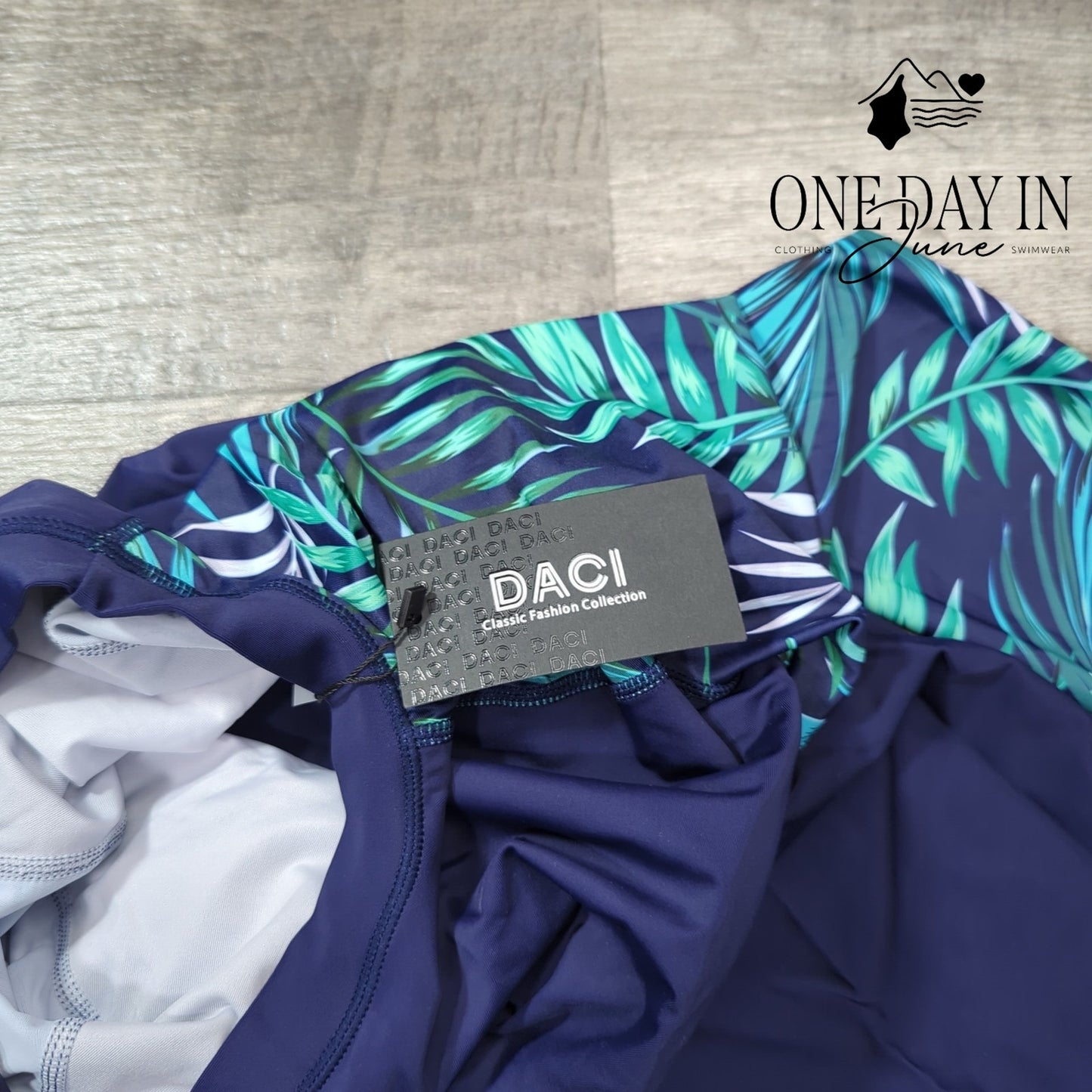 Daci Rashguard Boyshort Tankini Swimsuit Size M