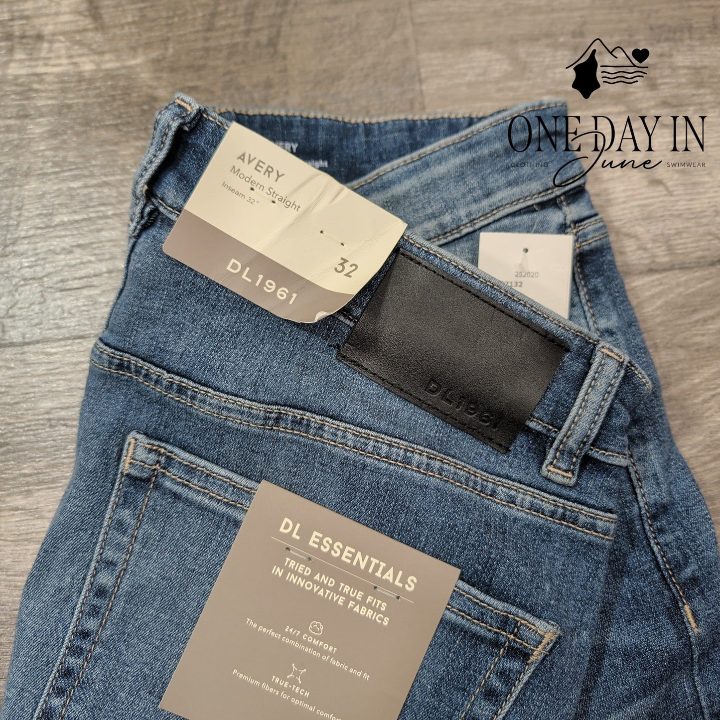 DL1961 Avery Modern Straight Jeans Size 32X32