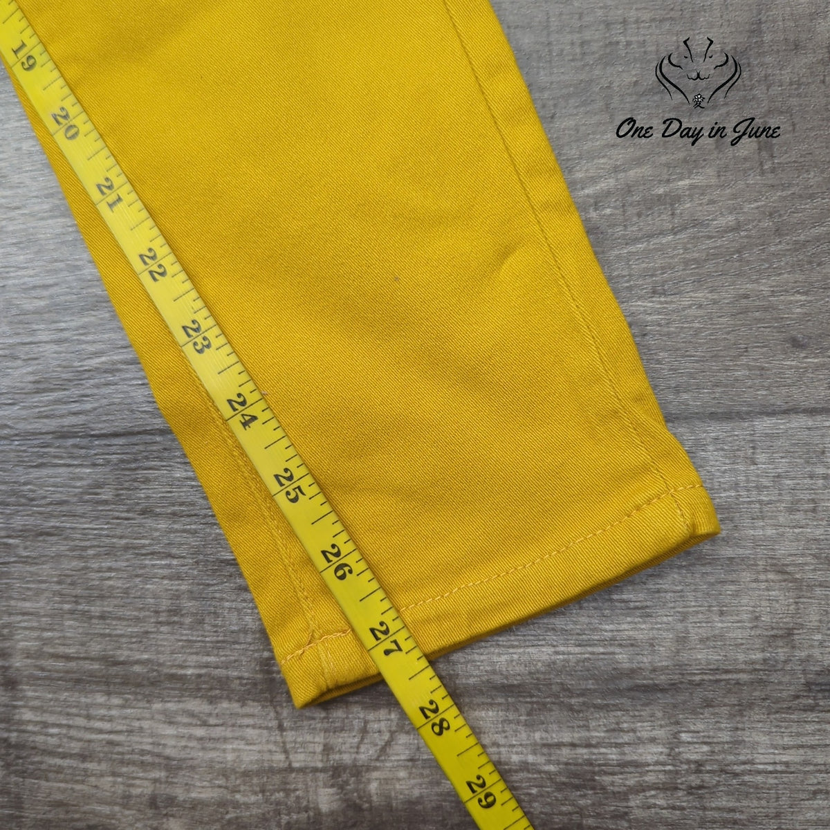 Blue Age Curve Control Skinny Jeans Juniors Mustard Yellow NWT Size 3