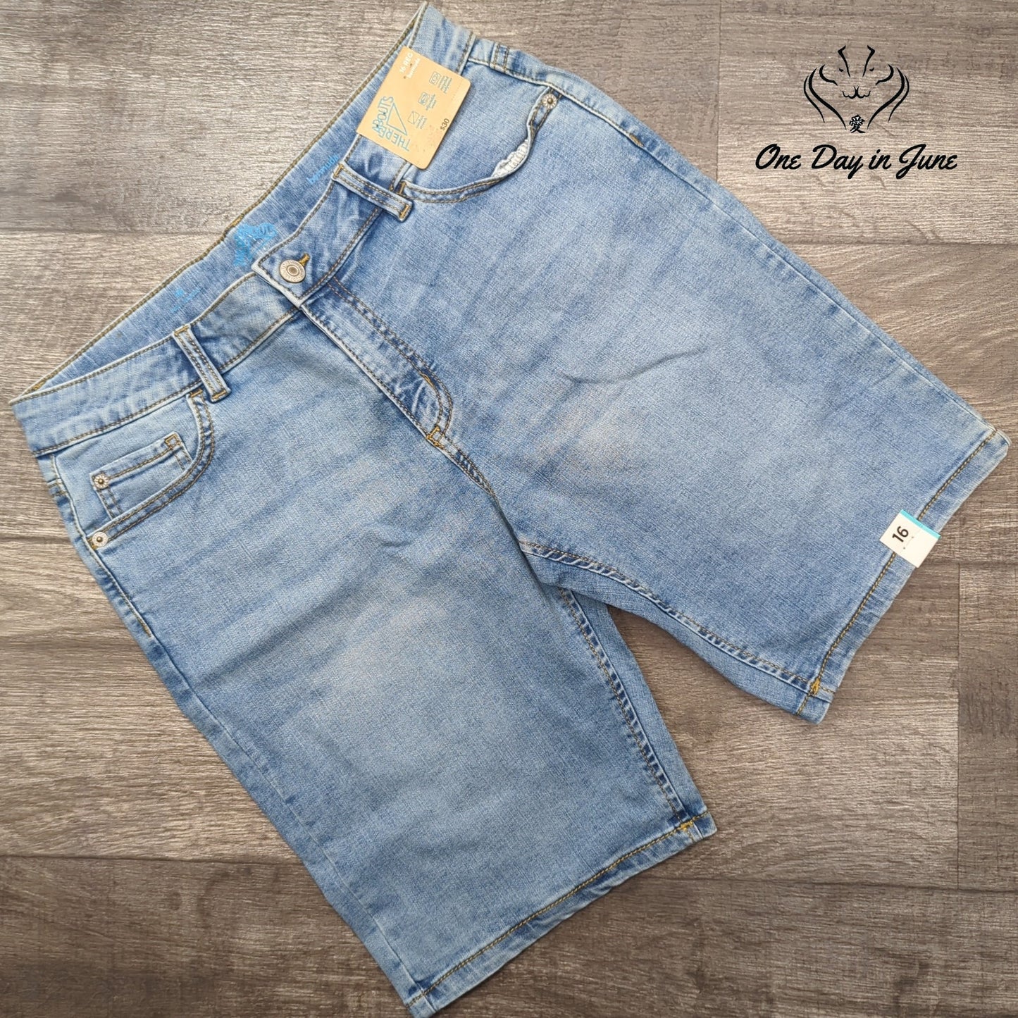There Abouts Bermuda Shorts Size 16