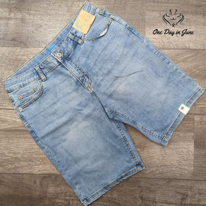 There Abouts Bermuda Shorts Size 16