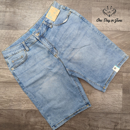 There Abouts Bermuda Shorts Size 16