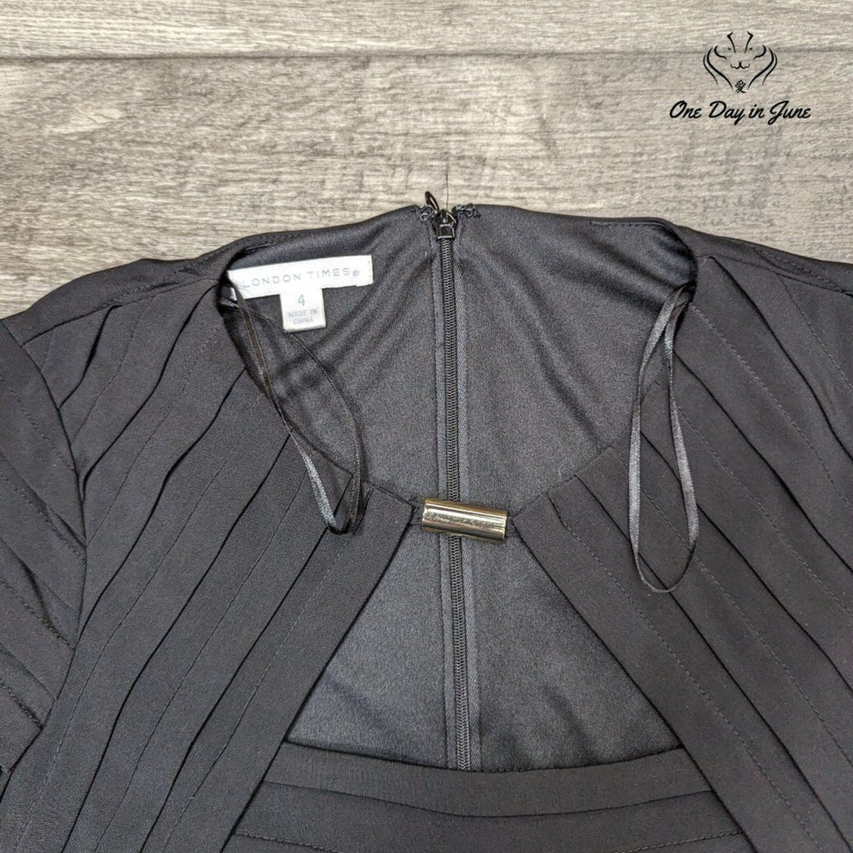 London Times Black Pleated Bodycon Sheath Cocktail Dress NWT Size 4