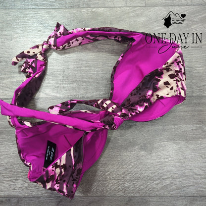 A.Che Underwire Halter Tie Back Bikini Top Size M (32E, 34DD, 36D, 38C)