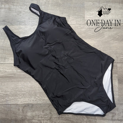 Adisputent Crossback One Piece Swimsuit Size M