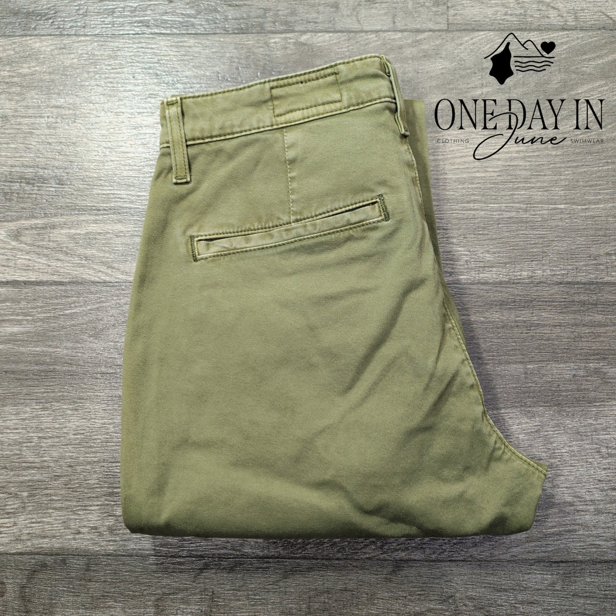 AG Adriano Goldschmied Straight Leg Chino Pants Olive Green NWT Size 4 (27)