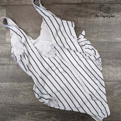 Veceney Stay Young Deep V-Neck Bowknot Tie at Waist One Piece Size L