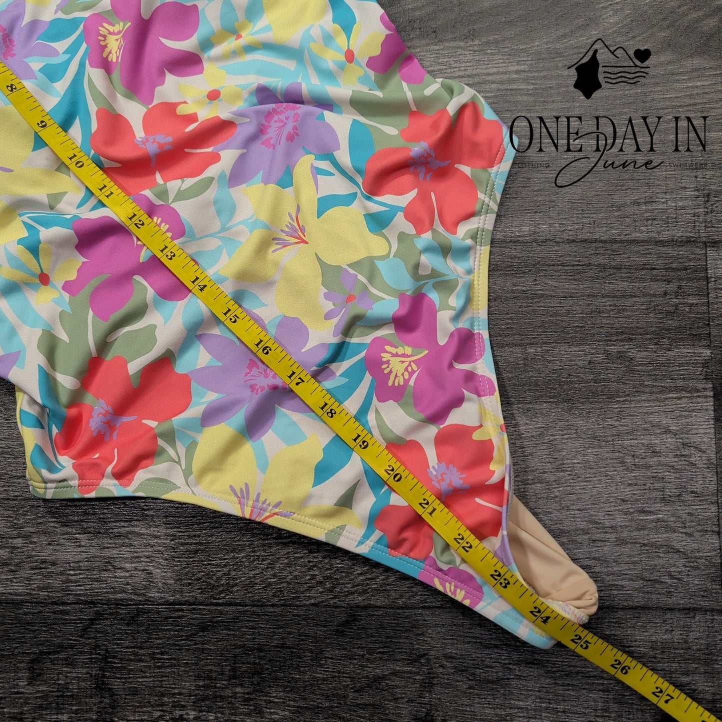 Billabong Beach Babe One Piece Swimsuit Floral Tropical NWT $99.95 Size L