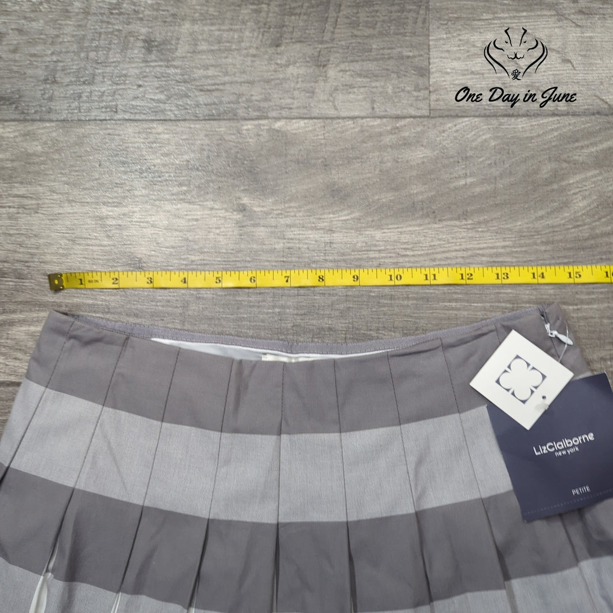 Liz Claiborne Petite A Line Plaid Skirt Gray White Pleated NWT Size 10P