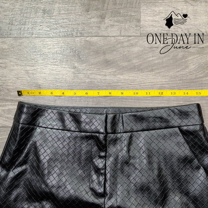 Kenneth Cole Faux Leather Flat Front Shorts Size 4