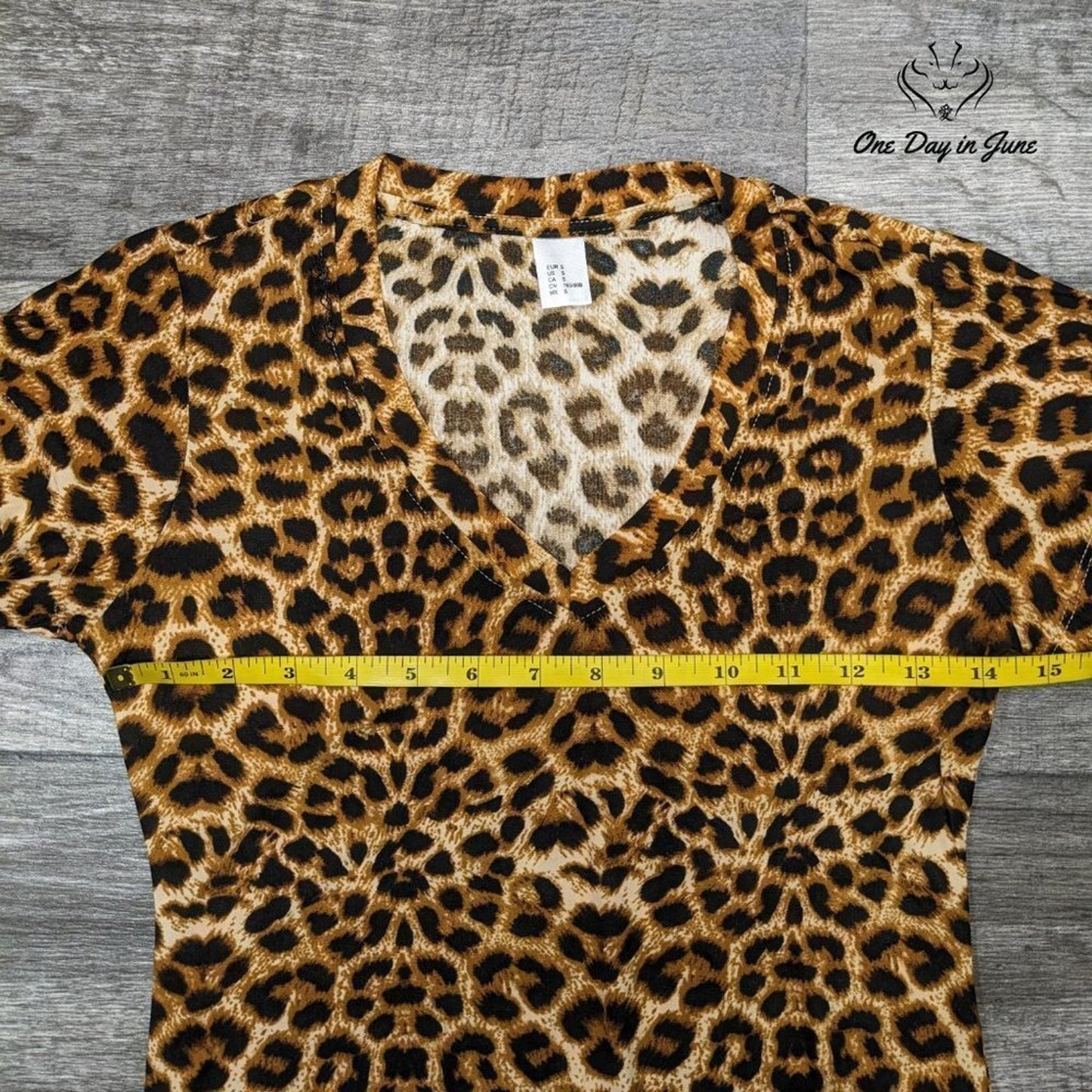 Mangopop Short Sleeve V Neck Bodysuit Size S