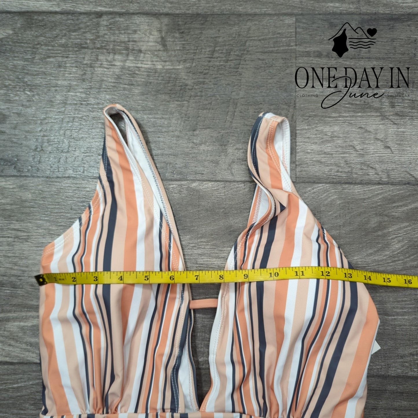 Cupshe Deep V Striped One Piece Swimsuit Size L