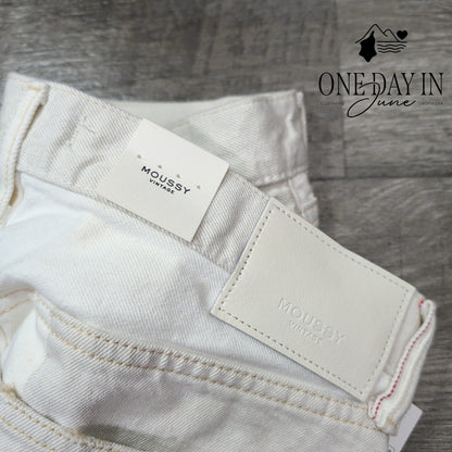 Moussy Vintage Raintrec Straight Jeans White Split Raw Hem NWT Size 6 (28)