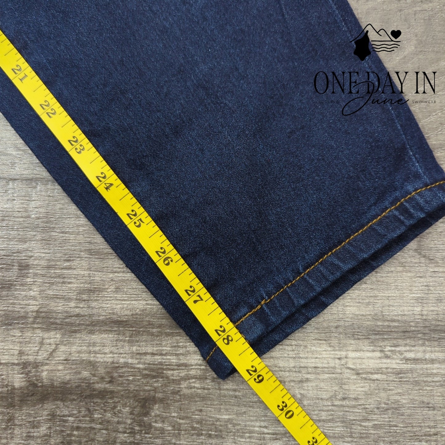 Tahari Plus Size Charlotte Double Button Skinny Jeans Size 20W