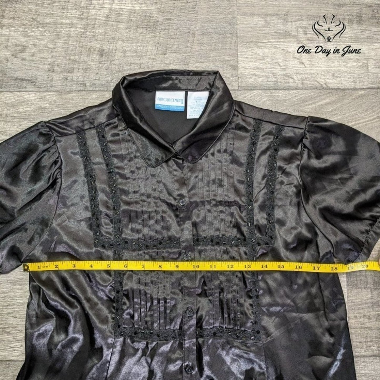 Announcements Button Down Maternity Top Size L
