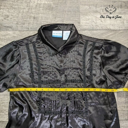 Announcements Button Down Maternity Top Size L