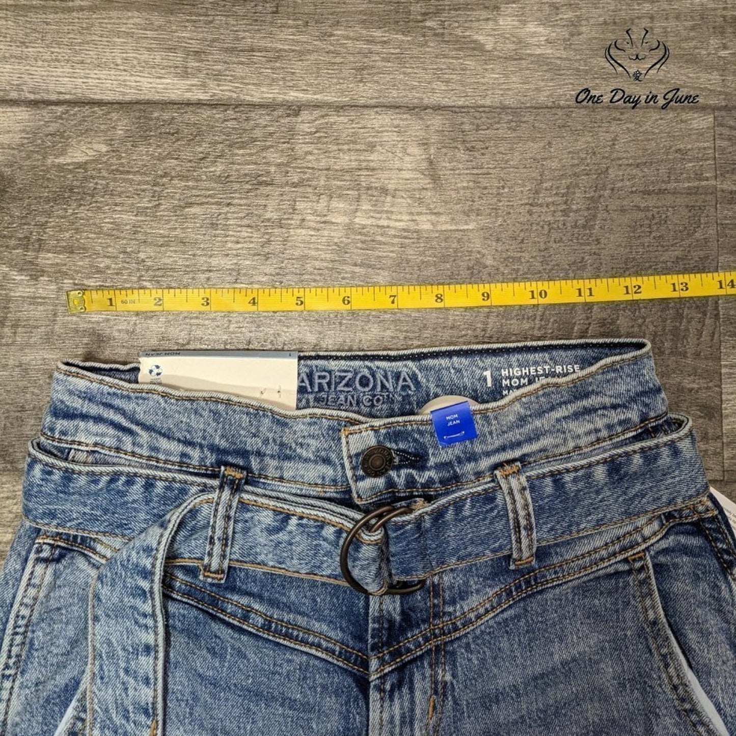 Arizona Jean Co. Juniors Highest Rise Mom Jeans Size 1