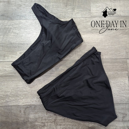 CharmLeaks One Shoulder Bikini Swimsuit Size M