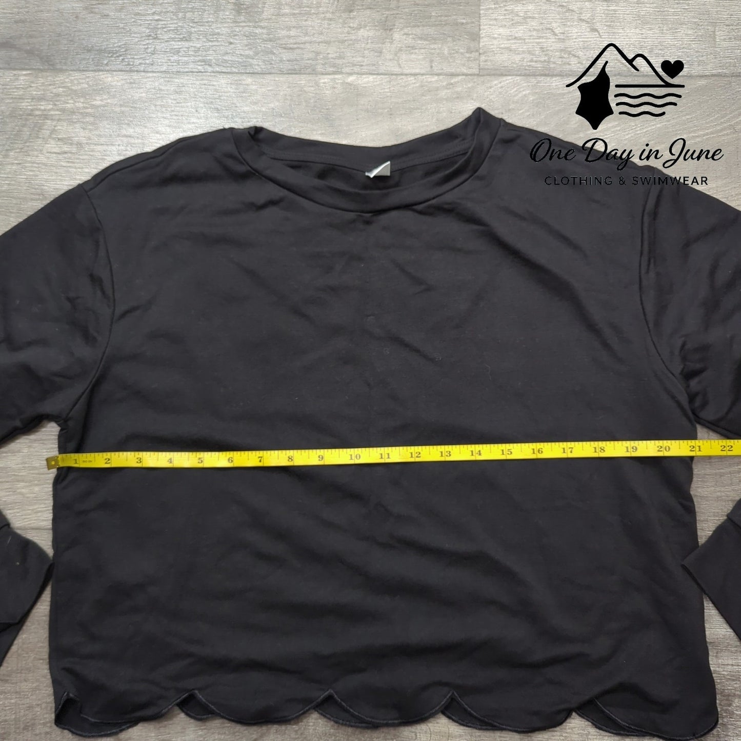 Romwe Scallop Edge Long Sleeve Sweatshirt Size XL