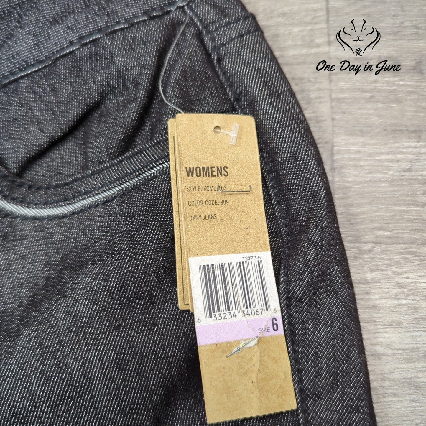 DKNY Jeans Ludlow Low Rise Boot Cut Jeans Size 6