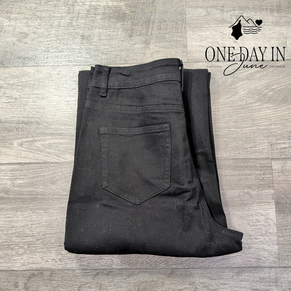 Ettelo Denim Collection High Rise Straight Leg Jeans Black NWT Size 12