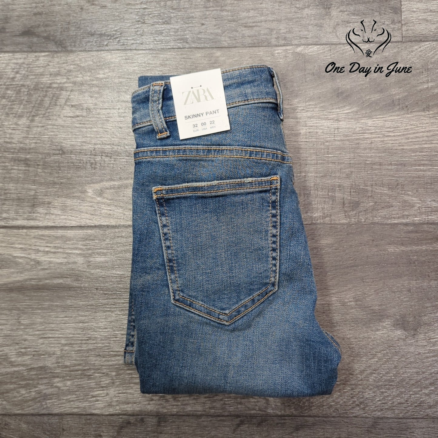 Zara Mid Rise Ankle Length Jeans Size 0