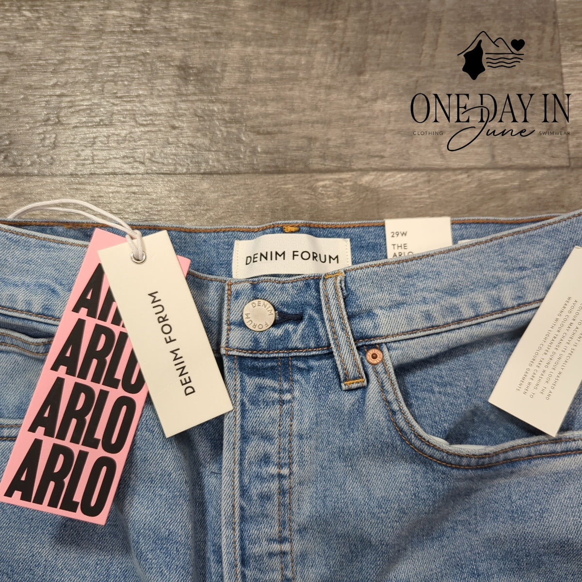 Aritzia Denim Forum The Arlo High Rise Straight Jeans Bleu Taboo 29 NWT Size 28L