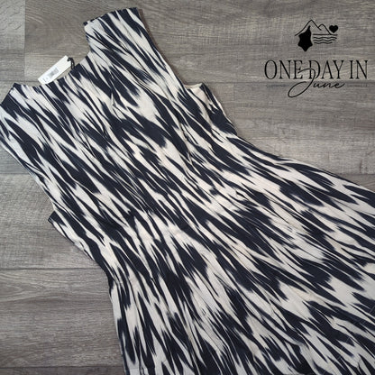 BR Banana Republic Ikat Fit Flare Dress Black White V Neck NWT Size 16