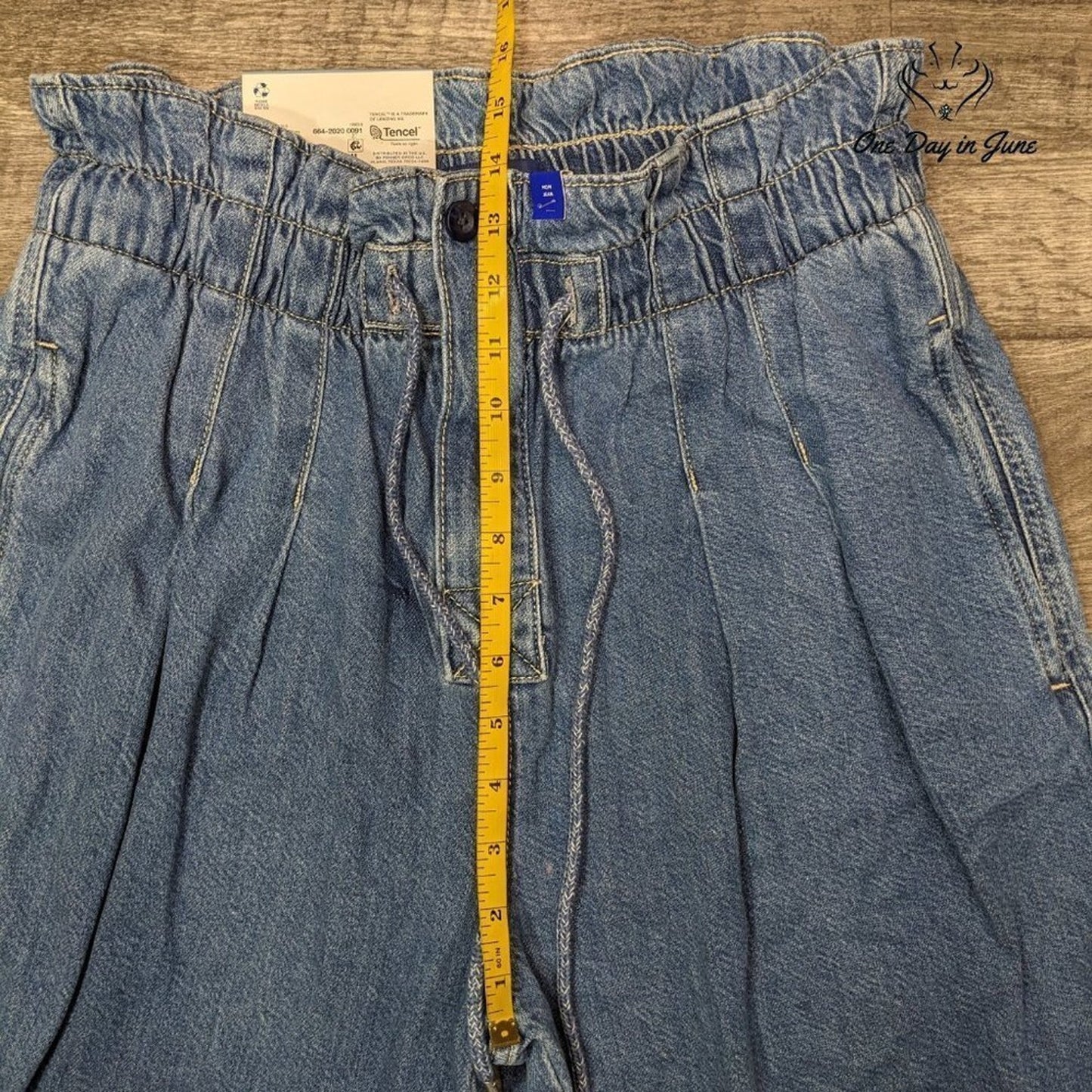 Arizona Jean Co. Juniors Highest Rise Mom Jeans Size 13