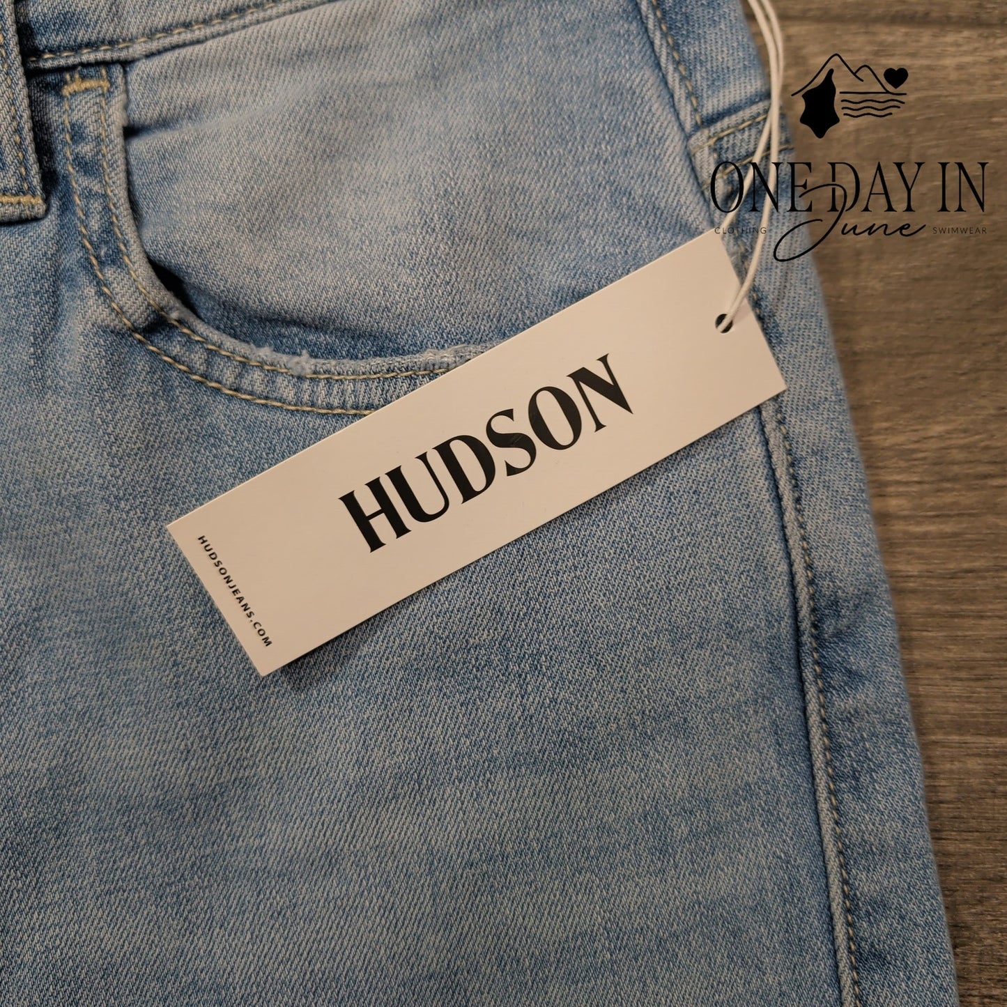 Hudson Jamie High Waist Wide Leg Jeans Light Wash NWT Size 6 (28)