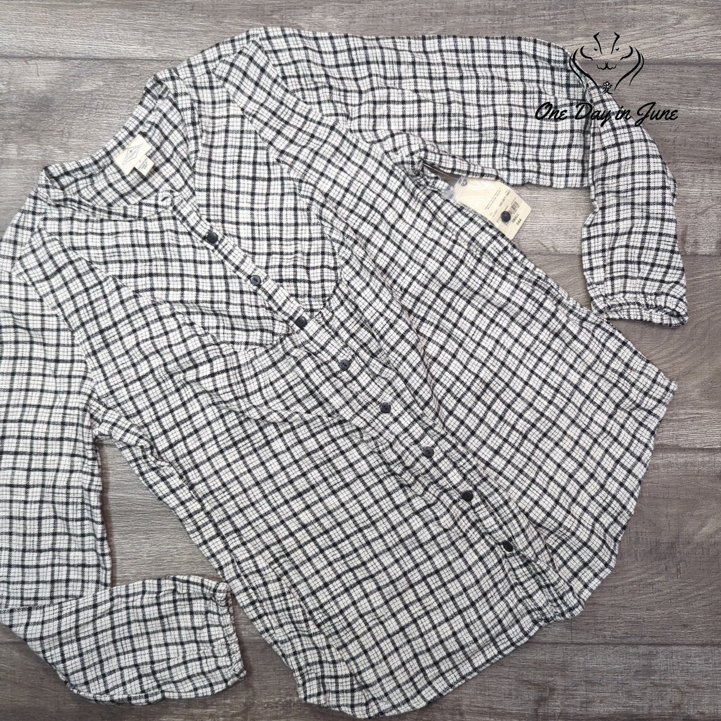 St. John's Bay Button Front Long Sleeve Top Size S