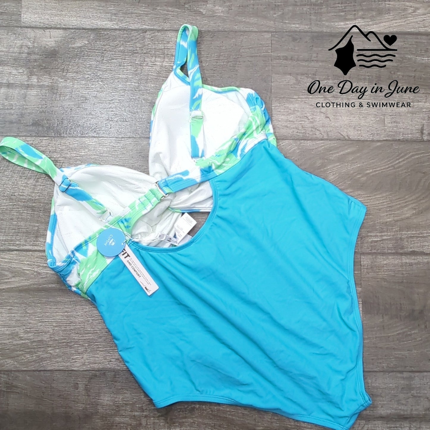 Cupshe Plus Size Twist Front Keyhole One Piece Swimsuit Size 3X