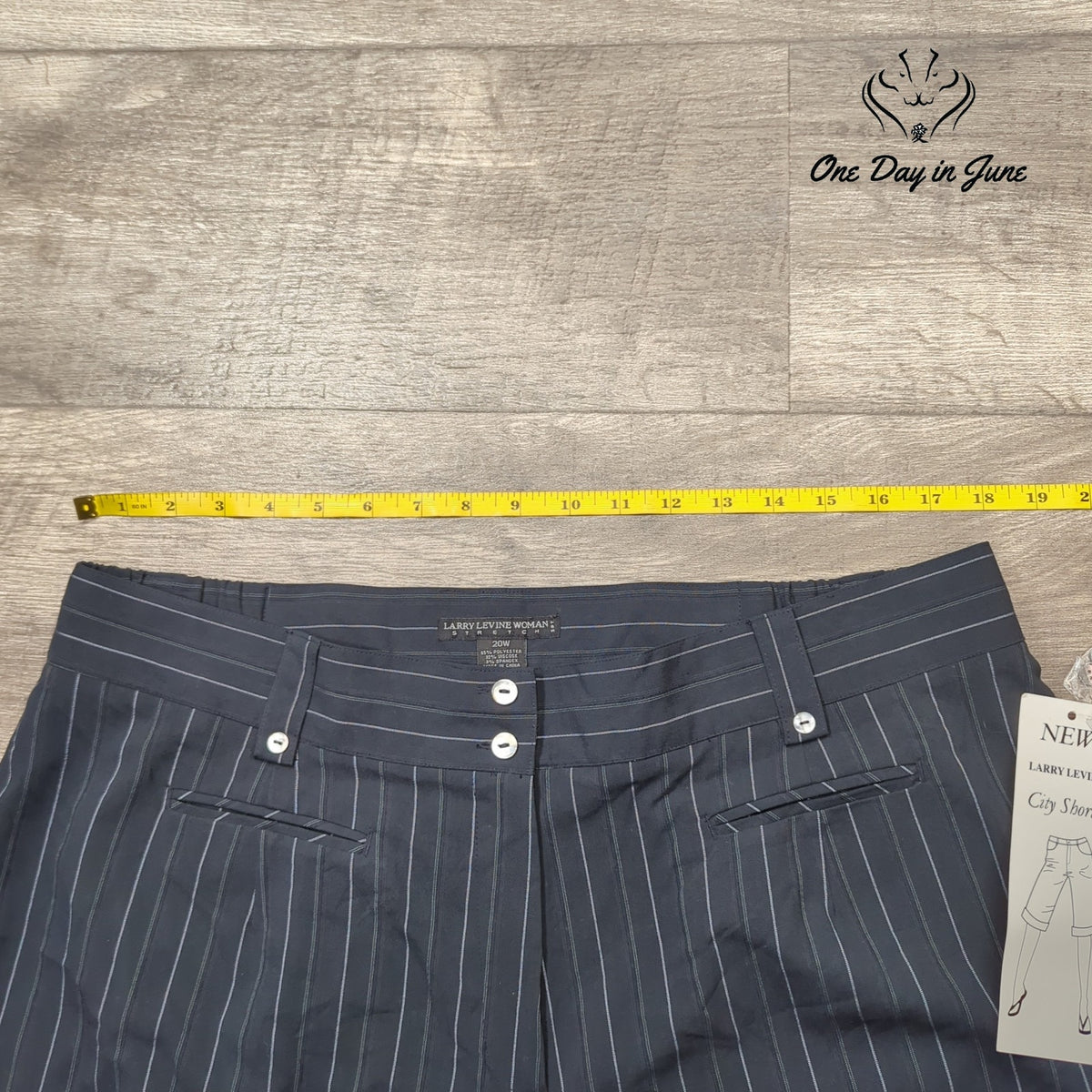 Larry Levine Womens Plus Size City Shorts Navy Pinstripe Bermuda NWT Size 20W