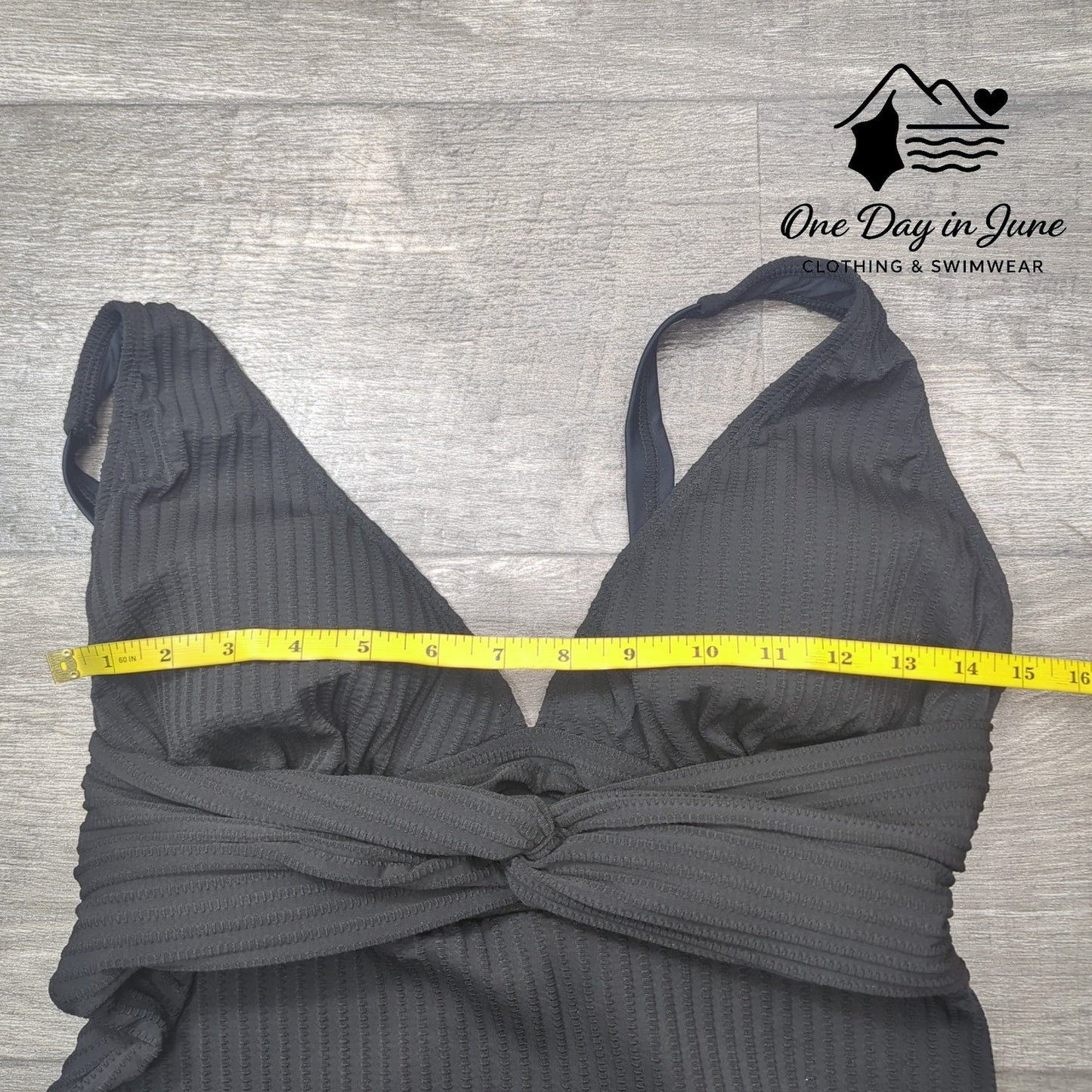 Cupshe Textured V Neck One Piece Swimsuit Size XL
