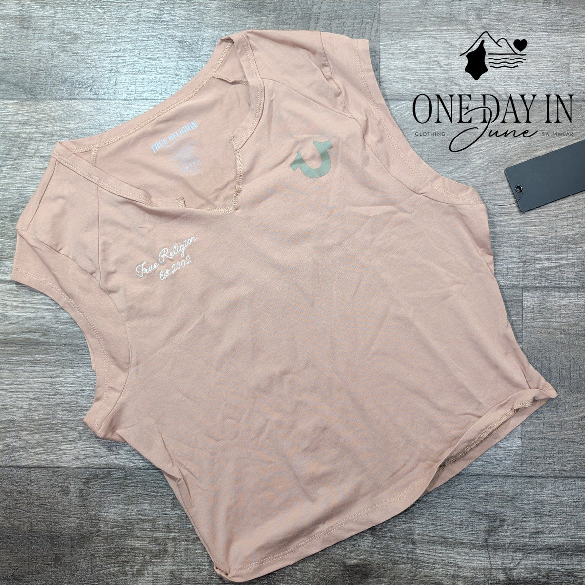 True Religion Horseshoe V Notch Tee Stucco Pink NWT $62 Size L