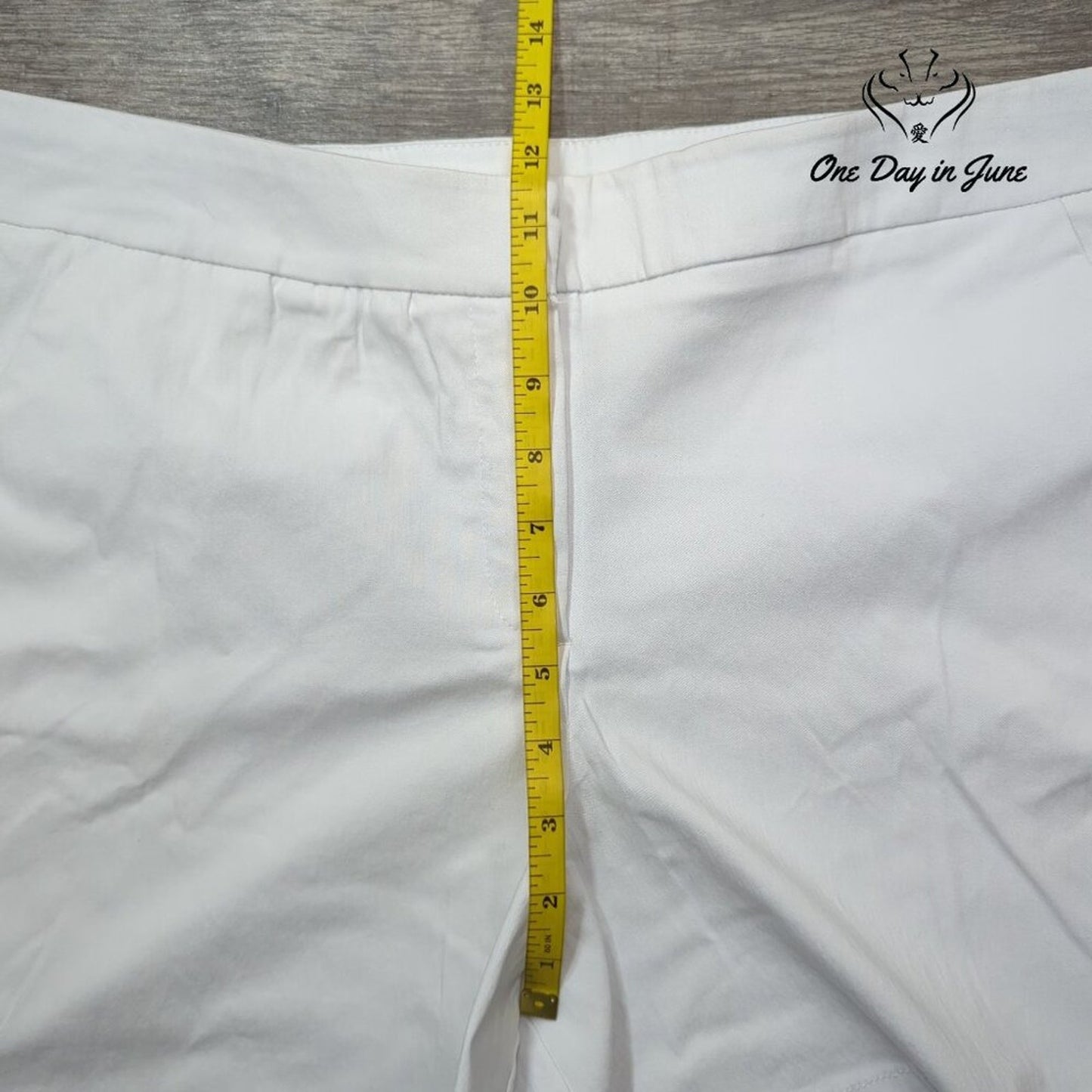 New Directions Essential Shorts White Scallop Hem NWT Size 16