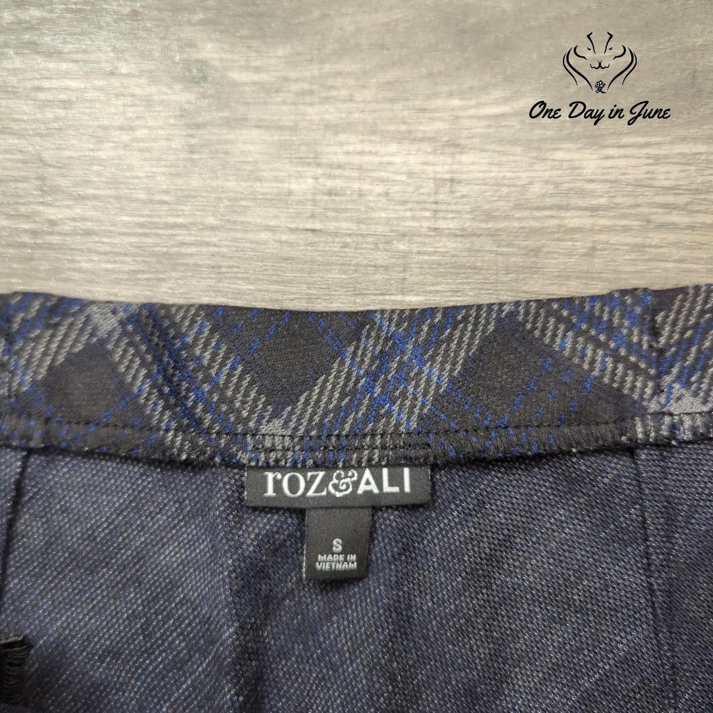 Roz & Ali Pull On Knee Length Skirt Size S