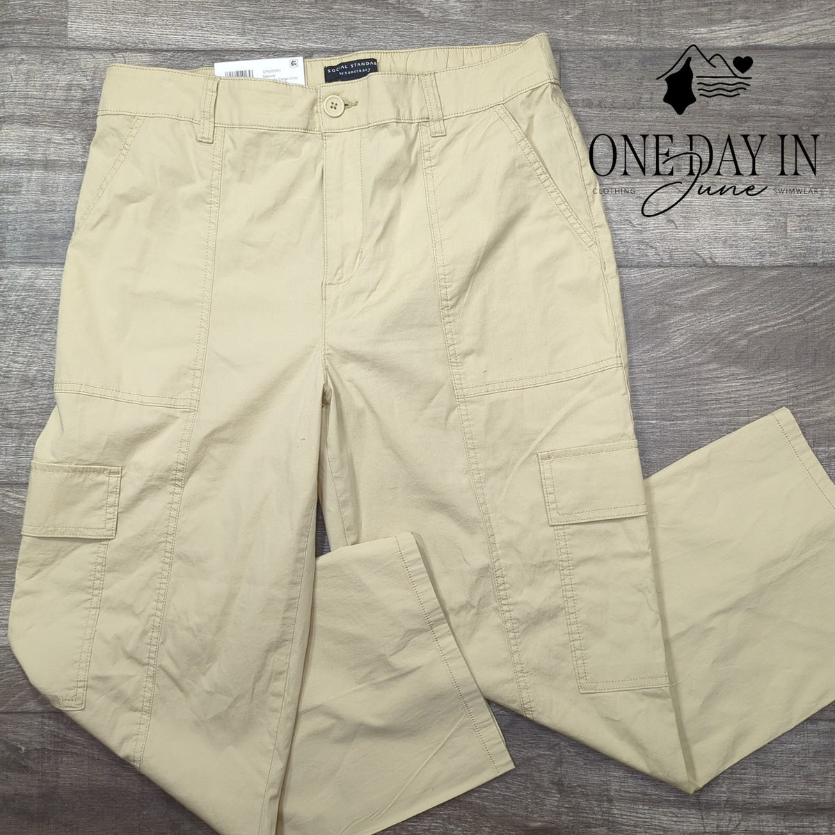 Social Standard by Sanctuary Portside Cargo Crop Pants Natural NWT Size XL