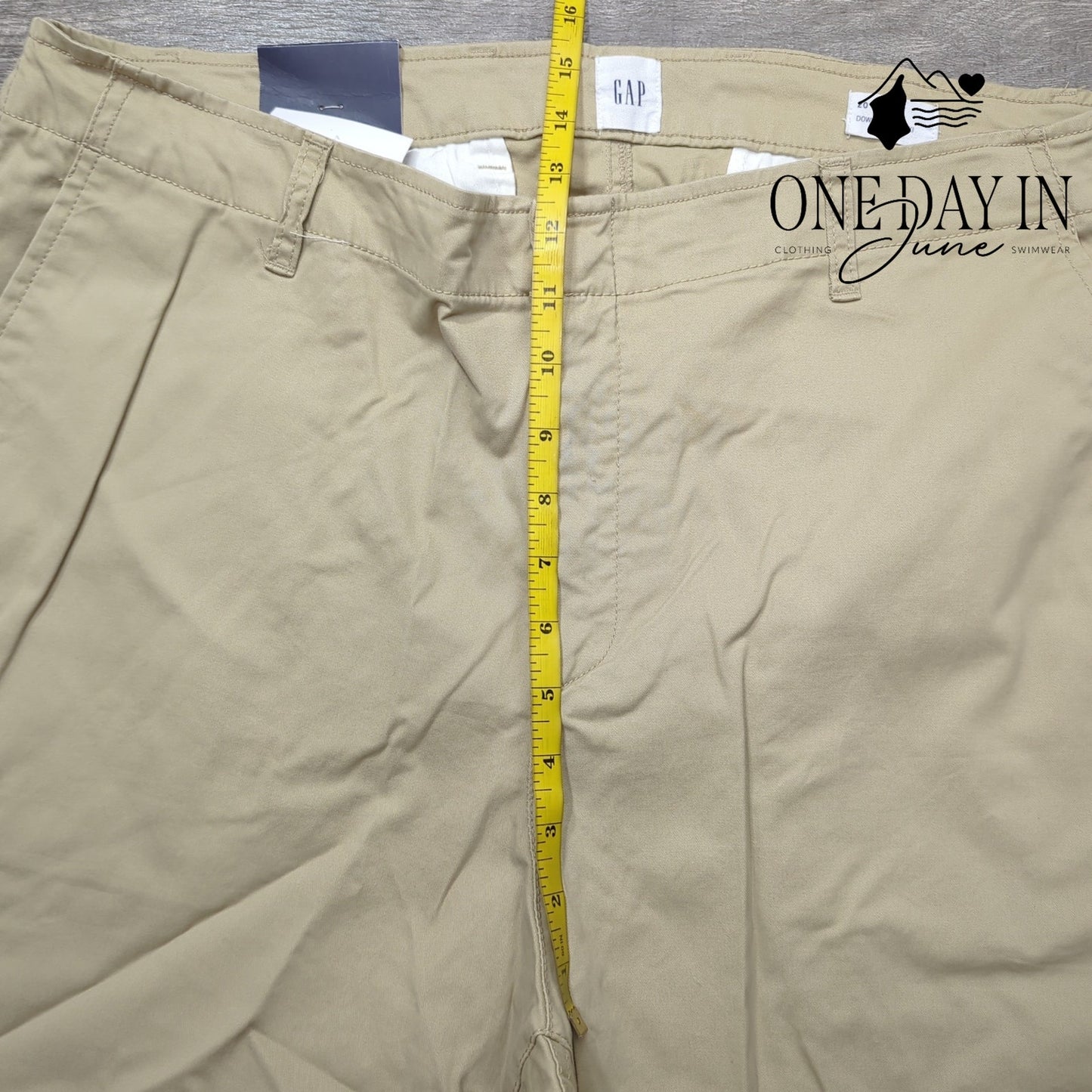 Gap Mid Rise Hits at Ankle Downtown Khaki Size 20
