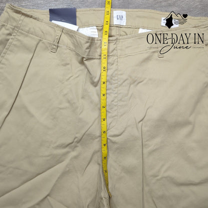 Gap Mid Rise Hits at Ankle Downtown Khaki Size 20