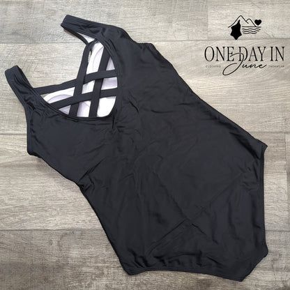 Adisputent Crossback One Piece Swimsuit Size M