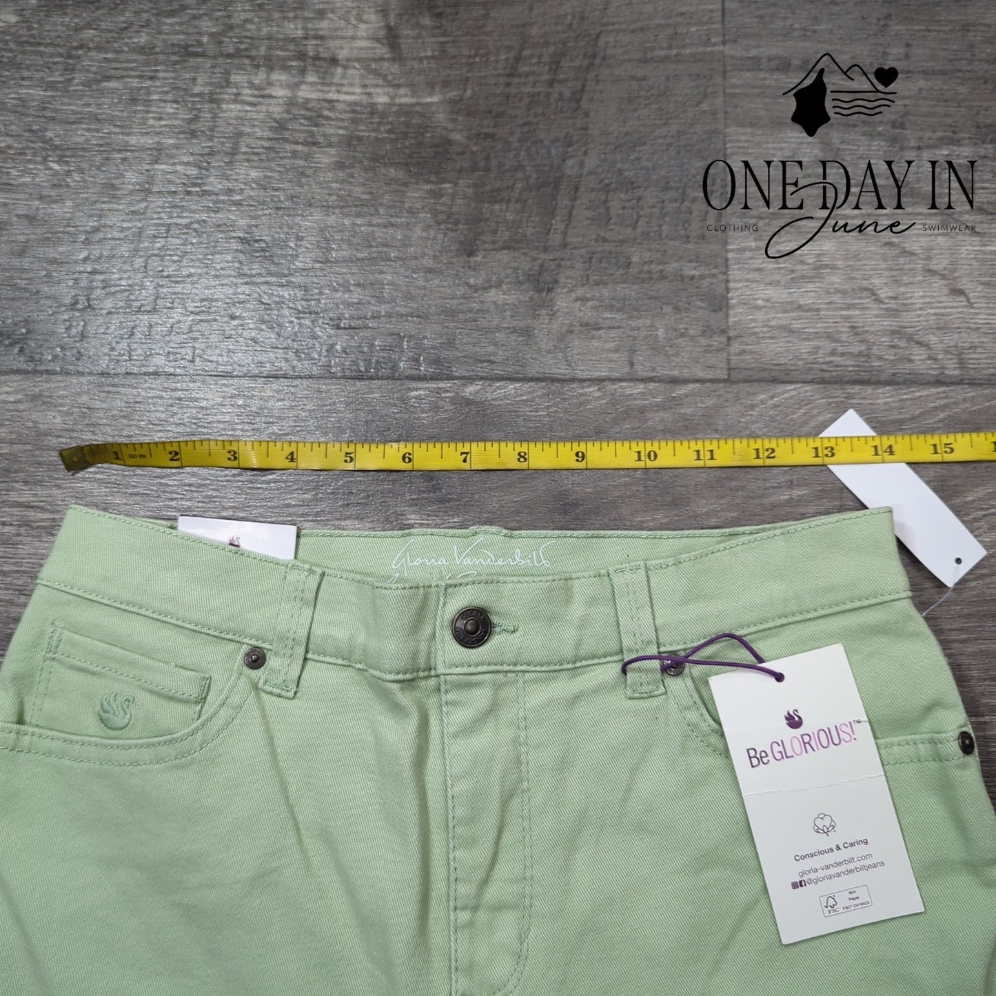 Gloria Vanderbilt Bermuda Denim Shorts Size 4